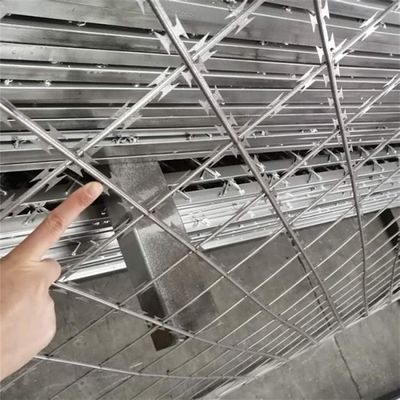12 Gauge Vermelho Galvanizado Ferro Barbed Wire Coil Cross Razor Barbed Anti-Climbing Instalação fácil vedação de construção de proteção