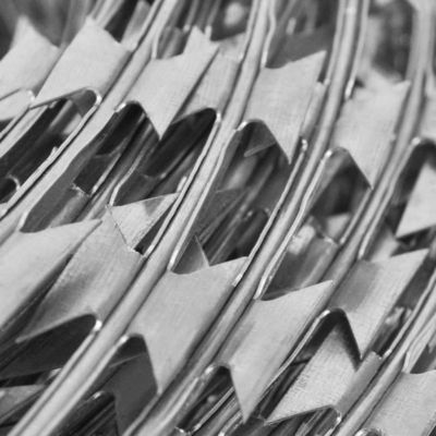 Cercas Anti-Climb Barbed Razor Wire 2,5 mm Alta resistência à corrosão