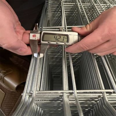 Galvanizado Metal exterior 6 pés 3D Curva Soldado Wire Mesh Jardim vedação