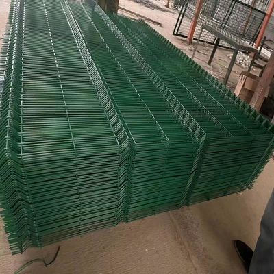 Eco Amigável 3d Curva de vedação Soldado Painel de malha de arame elétrico para fazenda / estrada / desporto
