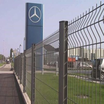 Cercas curvas 3D diretas de fábrica com malha de 50 × 100 mm galvanizadas a quente e pulverização eletrostática para montagem fácil